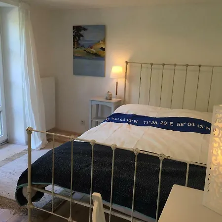 Maritimes Mit Eigenem Bad In Dusternbrook Kiel